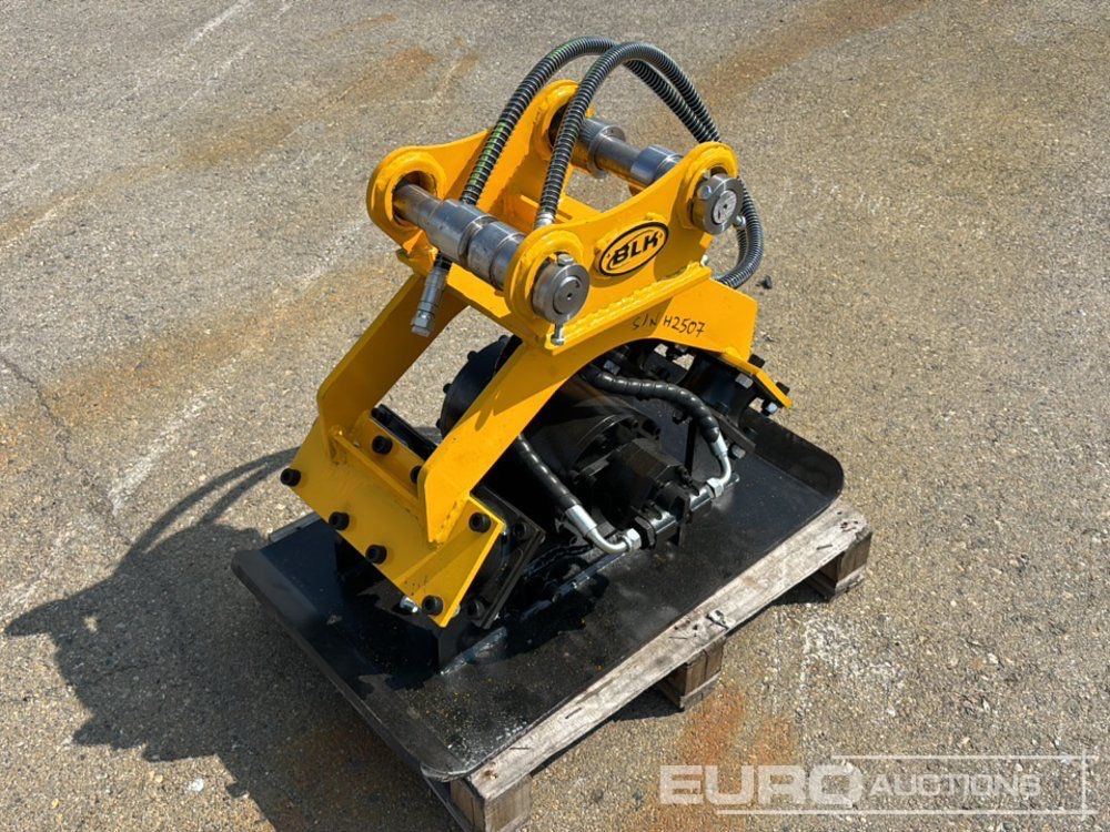 Unused 2025 BLK 04 - Hydraulic hammer: picture 4 Unused 2025 BLK 04 - Hydraulic hammer: picture 4