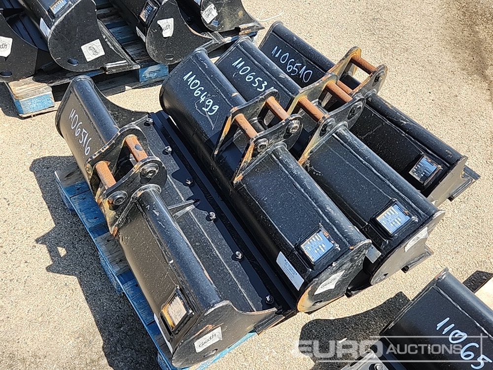 Unused Yanmar G02R-0900-6096 - Bucket: picture 2 Unused Yanmar G02R-0900-6096 - Bucket: picture 2