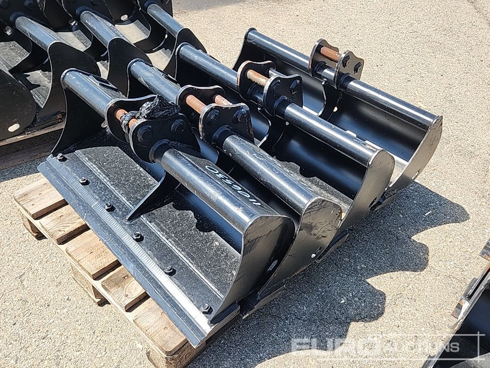 Unused Yanmar G02R-0900-6096 - Bucket: picture 3 Unused Yanmar G02R-0900-6096 - Bucket: picture 3