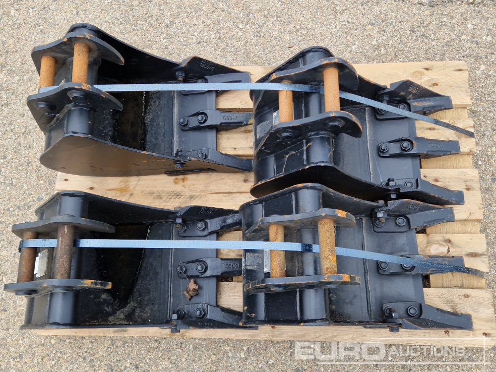 Unused Yanmar H02-0300-7602 - Bucket: picture 5 Unused Yanmar H02-0300-7602 - Bucket: picture 5