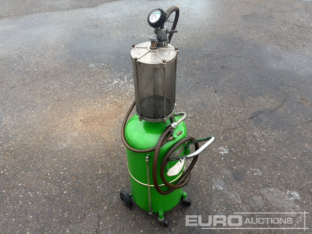 Vacuum Oil Extractor - Construction equipment: picture 1 Vacuum Oil Extractor - Construction equipment: picture 1