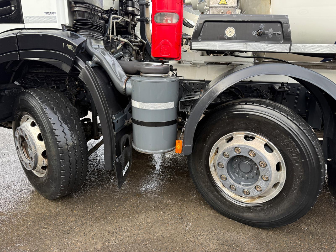 Concrete mixer truck Camion béton Iveco XWay 420 GE-774-AL: picture 8