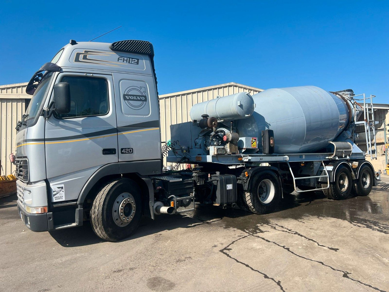 Liebherr Concrete semi trailer - Trailer: picture 1 Liebherr Concrete semi trailer - Trailer: picture 1