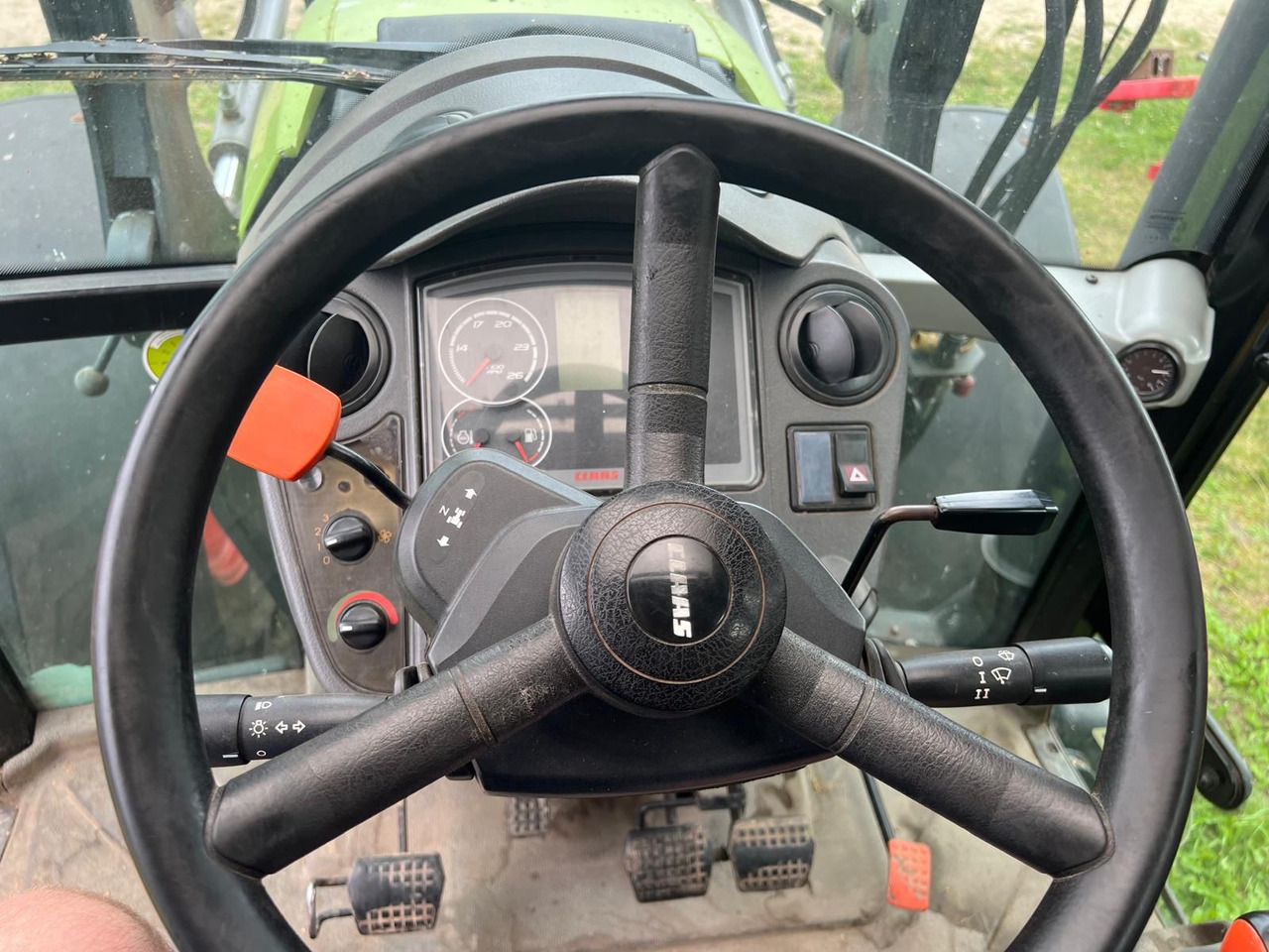 Claas Axos 340 - Farm tractor: picture 2 Claas Axos 340 - Farm tractor: picture 2