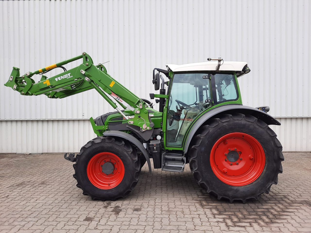 Fendt 211 Vario - Farm tractor: picture 1 Fendt 211 Vario - Farm tractor: picture 1