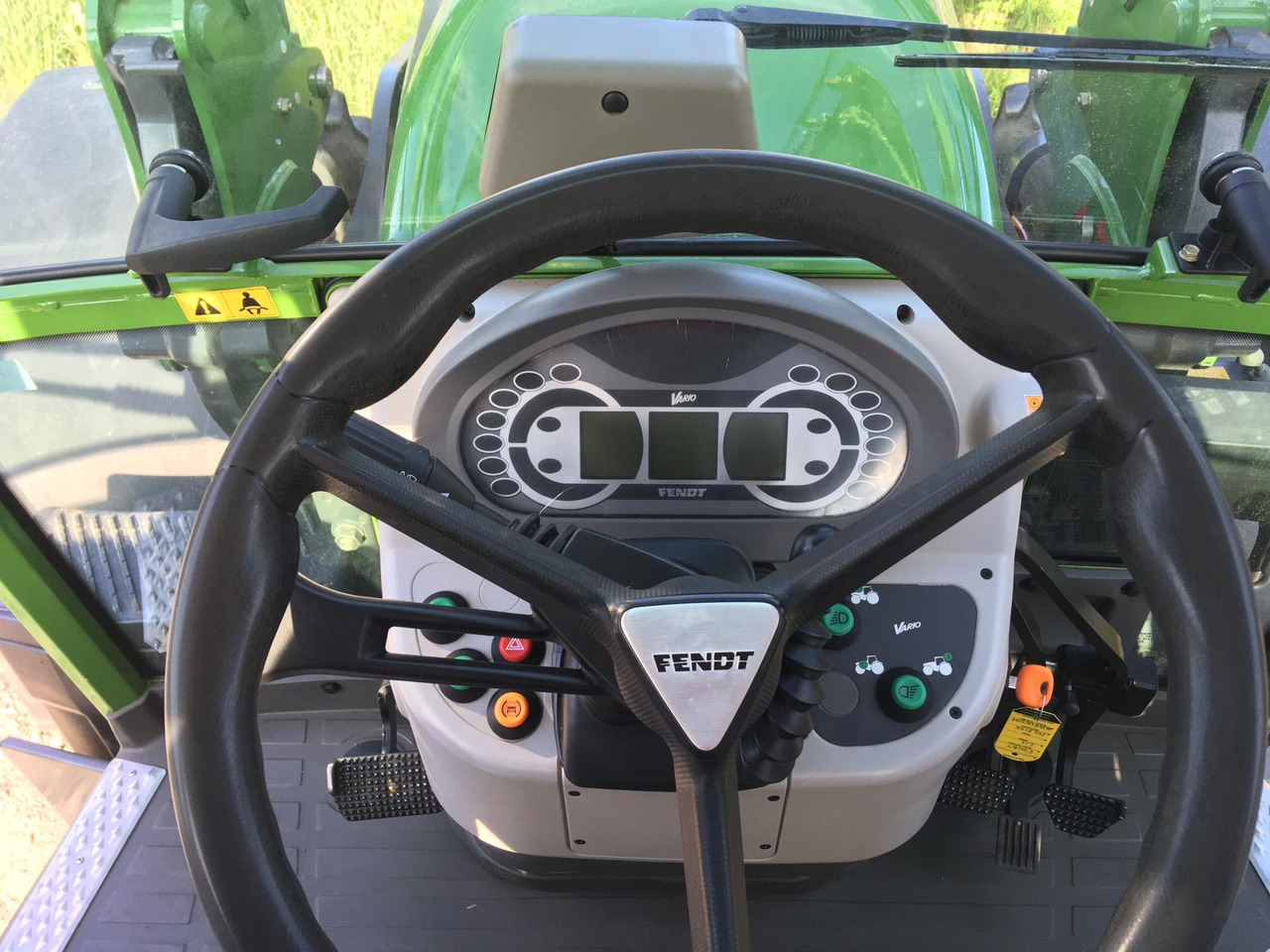 Fendt 211 Vario - Farm tractor: picture 2 Fendt 211 Vario - Farm tractor: picture 2