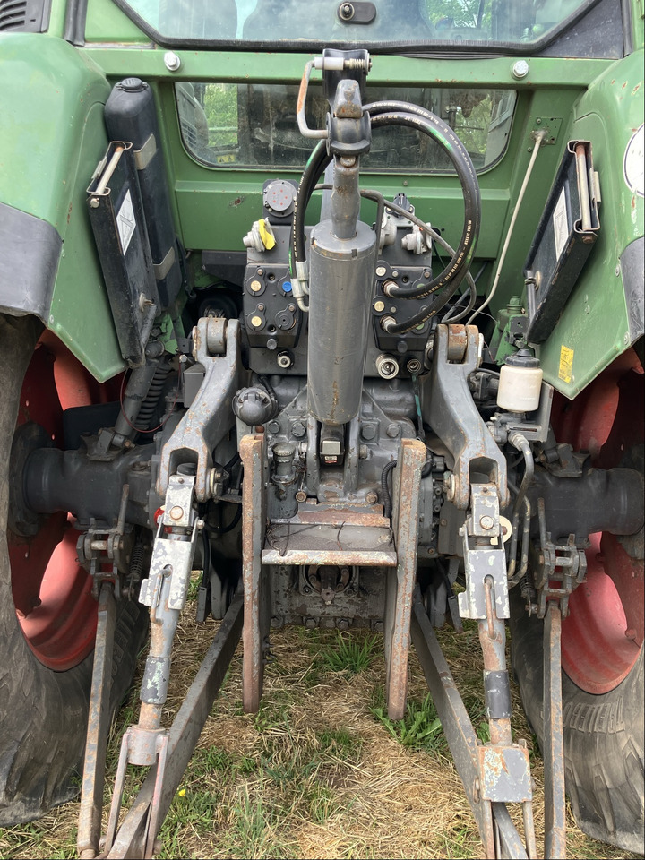 Fendt 712 COM1 - Farm tractor: picture 3 Fendt 712 COM1 - Farm tractor: picture 3