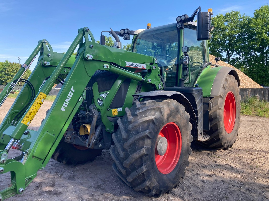 Fendt 724 S4 - Farm tractor: picture 1 Fendt 724 S4 - Farm tractor: picture 1