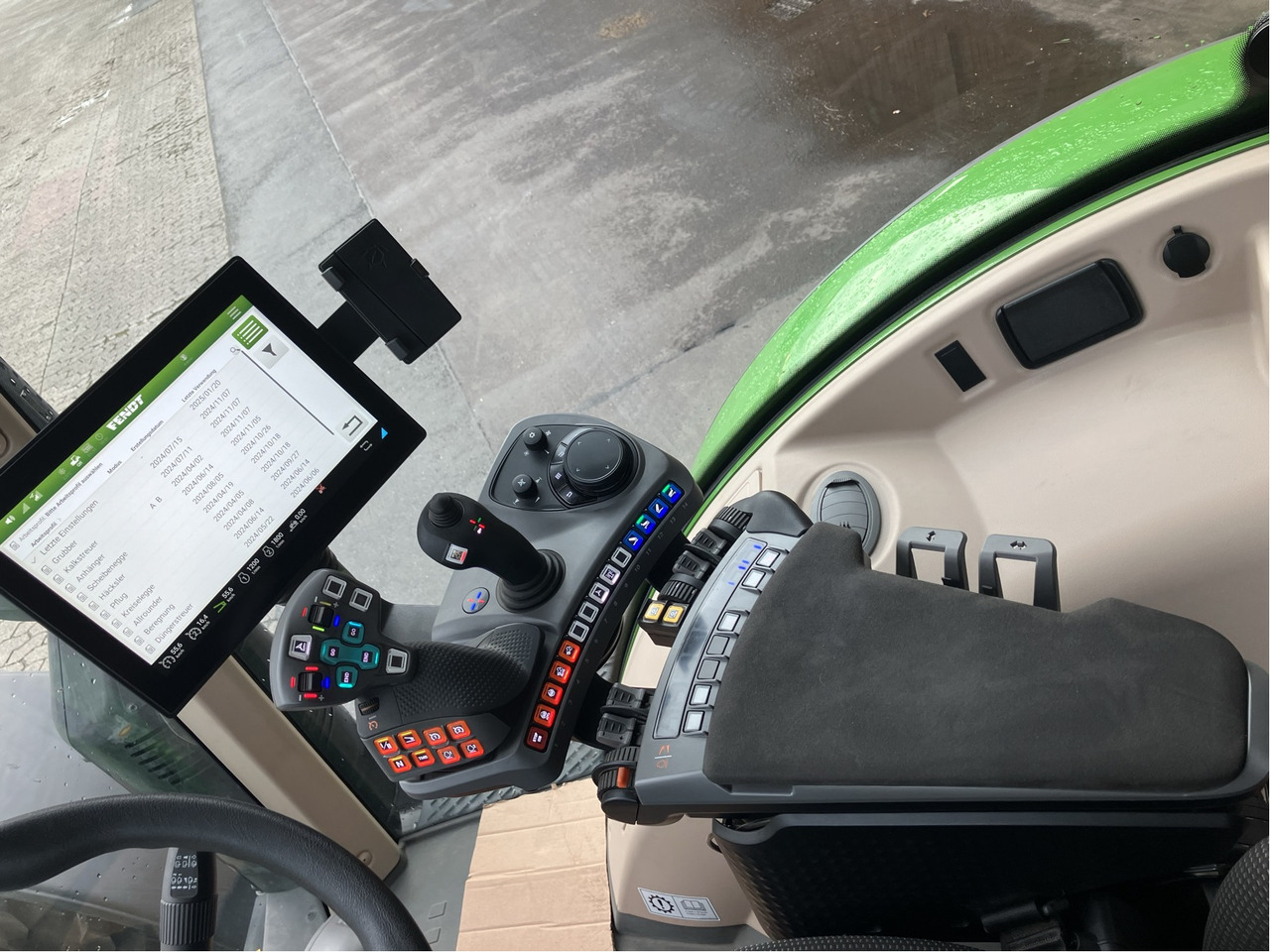 Fendt 724 Vario Gen6 Power Setting2 - Farm tractor: picture 3 Fendt 724 Vario Gen6 Power Setting2 - Farm tractor: picture 3