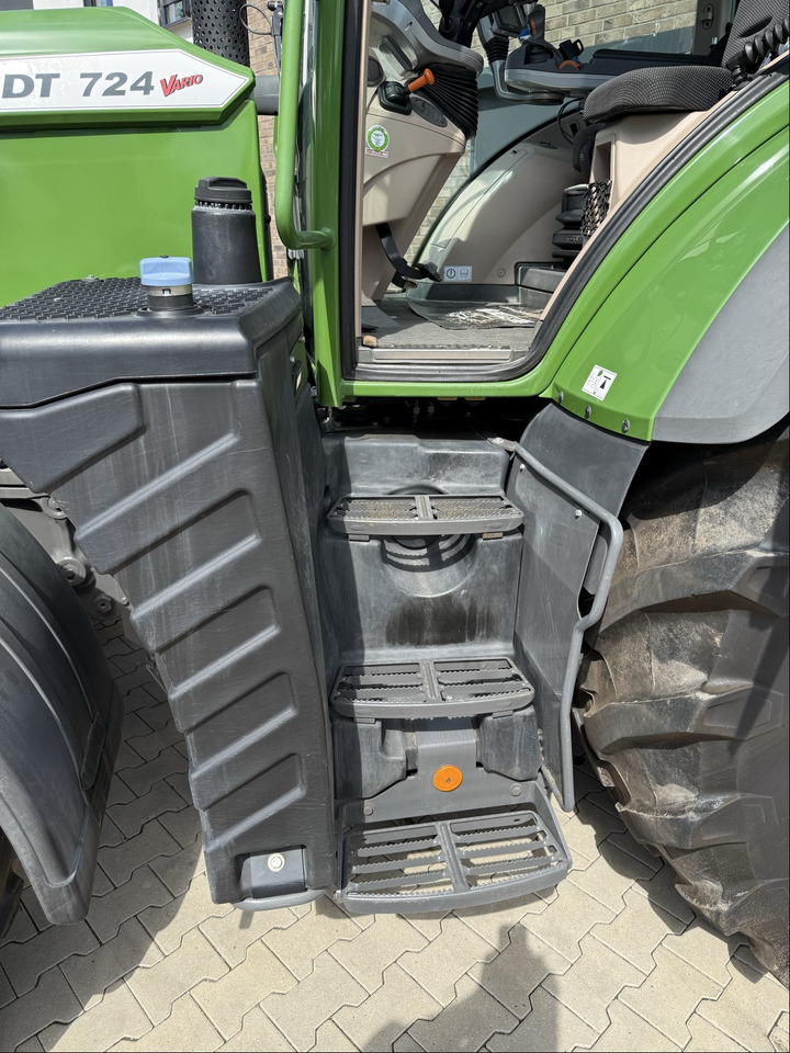 Fendt 724 Vario S4 - Farm tractor: picture 5 Fendt 724 Vario S4 - Farm tractor: picture 5