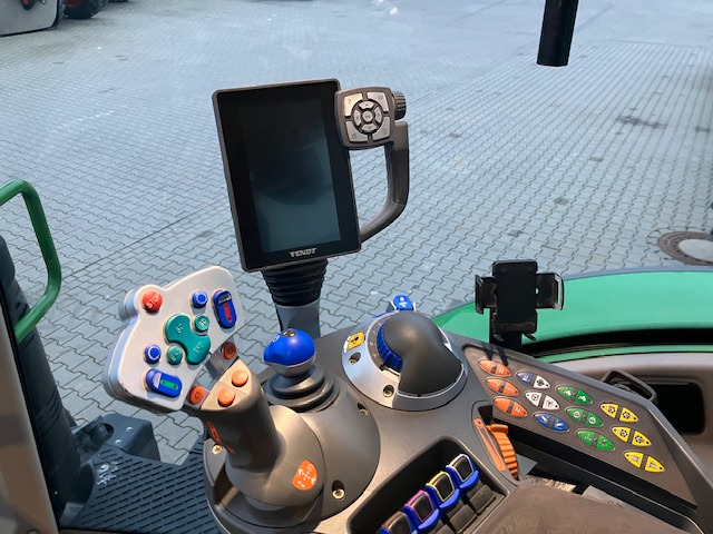 Fendt 724 Vario S4 Profi - Farm tractor: picture 2 Fendt 724 Vario S4 Profi - Farm tractor: picture 2