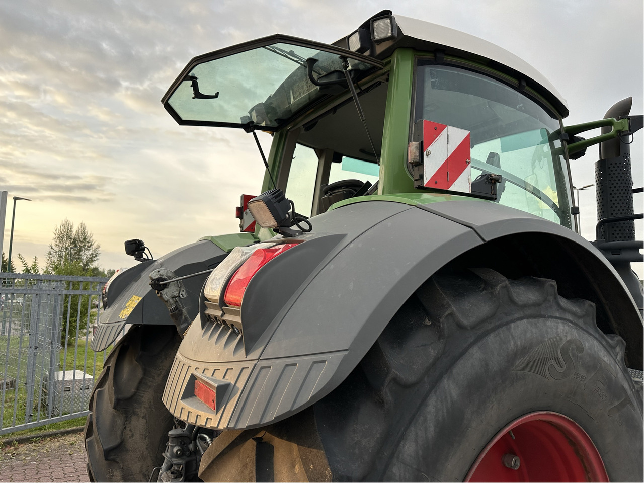 Fendt 828 Vario S4 - Farm tractor: picture 3 Fendt 828 Vario S4 - Farm tractor: picture 3
