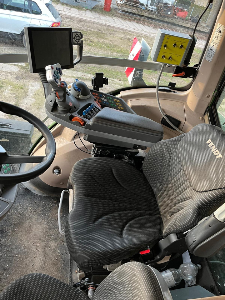 Fendt 828 Vario S4 ProfiPlus FL - Farm tractor: picture 3 Fendt 828 Vario S4 ProfiPlus FL - Farm tractor: picture 3