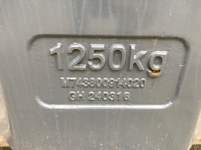 Fendt Belastungsgewicht 1250 kg - Farm tractor: picture 2 Fendt Belastungsgewicht 1250 kg - Farm tractor: picture 2