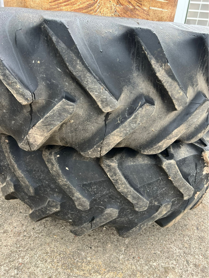 Goodyear 20.8R42,BKT 460/85R30 Zwillinge - Wheels and tires: picture 2 Goodyear 20.8R42,BKT 460/85R30 Zwillinge - Wheels and tires: picture 2
