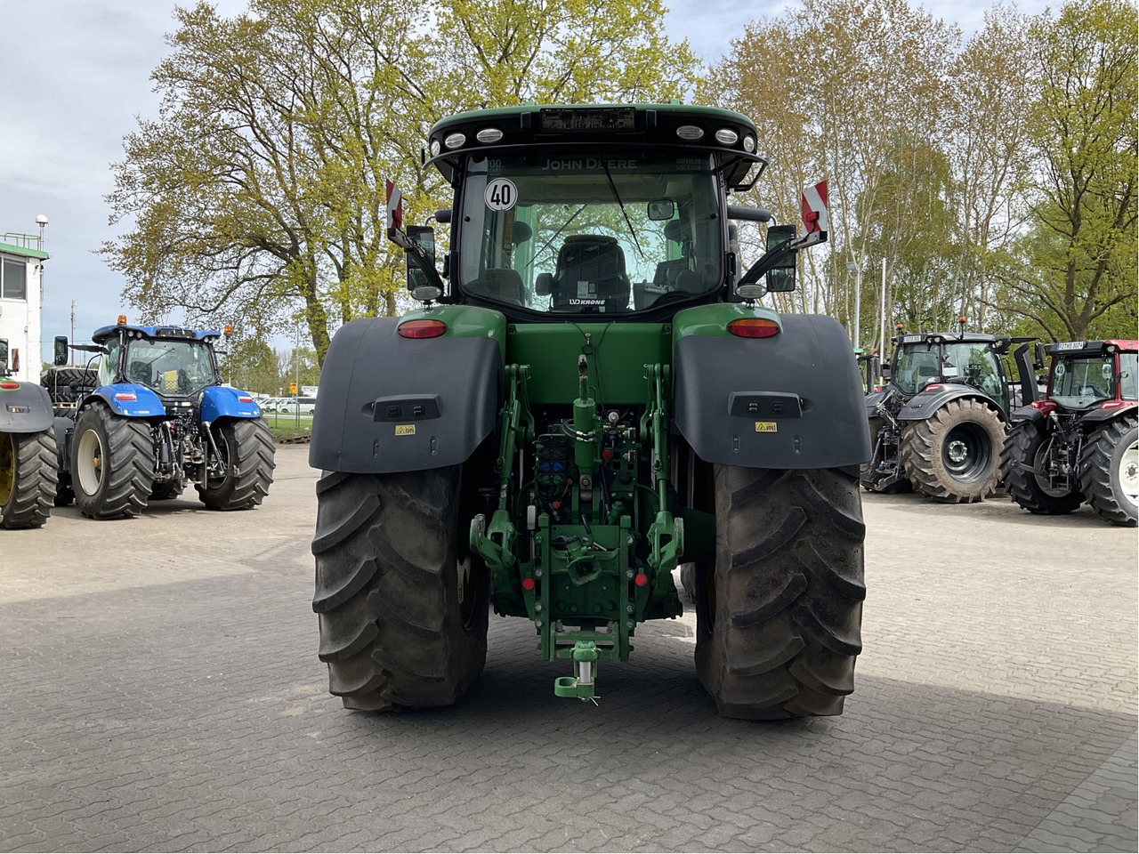 John Deere 7310 R - Farm tractor: picture 5 John Deere 7310 R - Farm tractor: picture 5