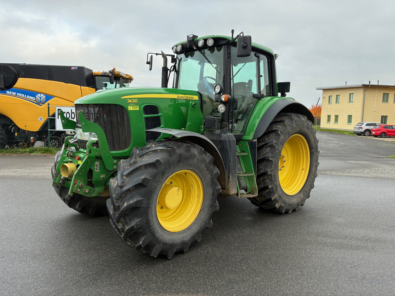 John Deere 7430 - Farm tractor: picture 1 John Deere 7430 - Farm tractor: picture 1