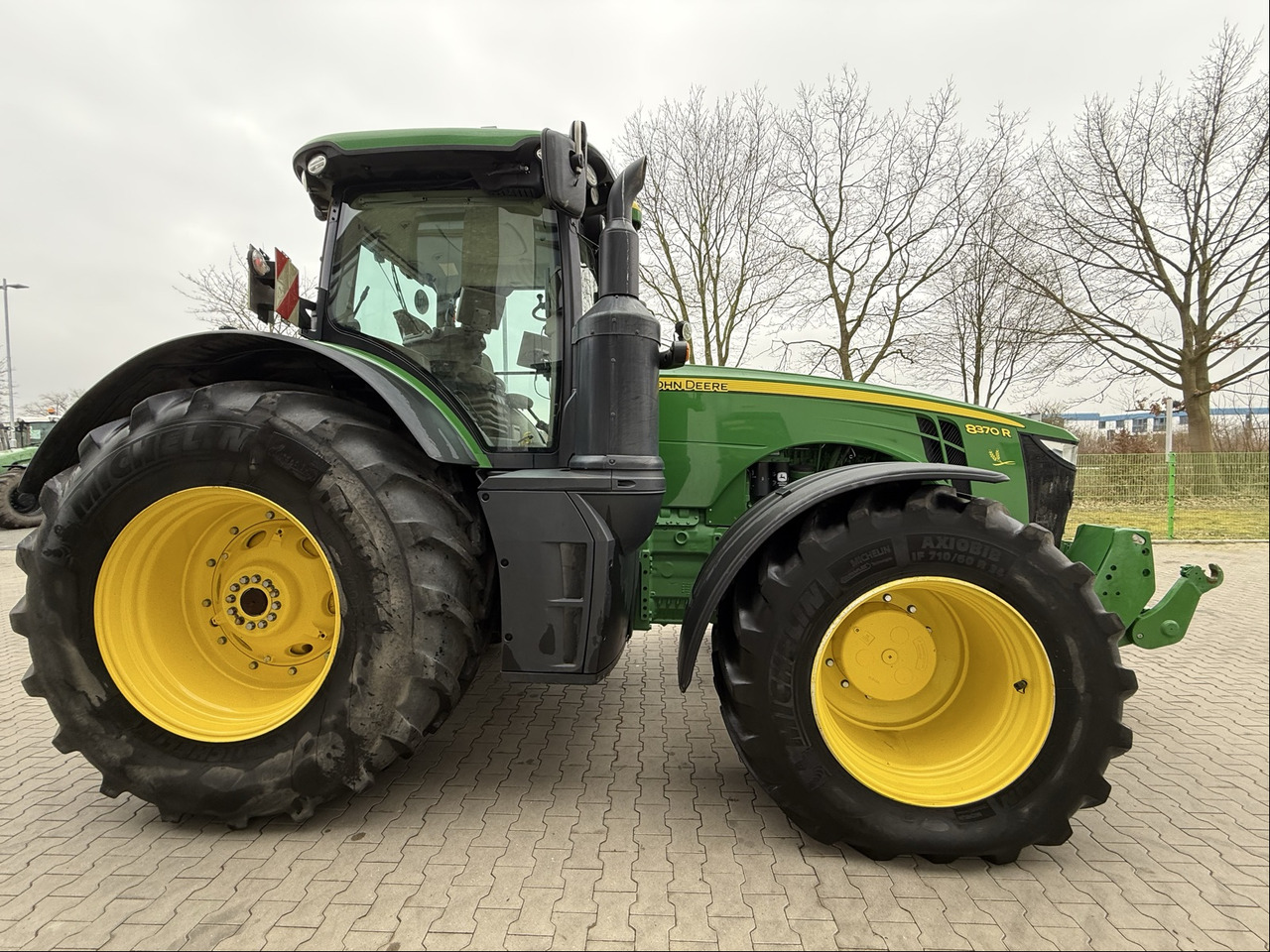 John Deere 8370 R - Farm tractor: picture 5 John Deere 8370 R - Farm tractor: picture 5