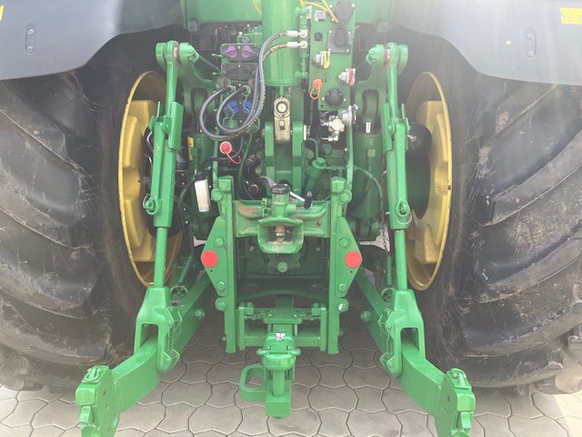 John Deere 8370R - Farm tractor: picture 5 John Deere 8370R - Farm tractor: picture 5