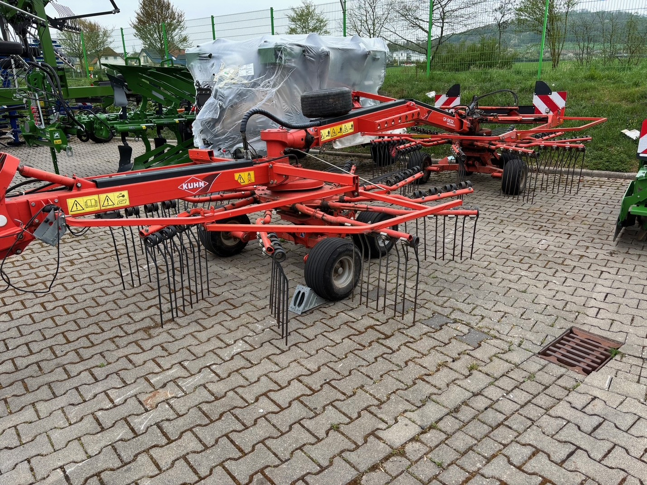 Kuhn Schwader 6632 - Tedder/ Rake: picture 1 Kuhn Schwader 6632 - Tedder/ Rake: picture 1