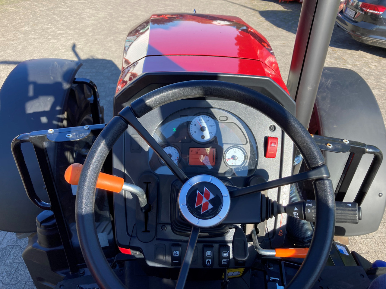 Massey Ferguson 4708 M Plattform Essential - Farm tractor: picture 3 Massey Ferguson 4708 M Plattform Essential - Farm tractor: picture 3