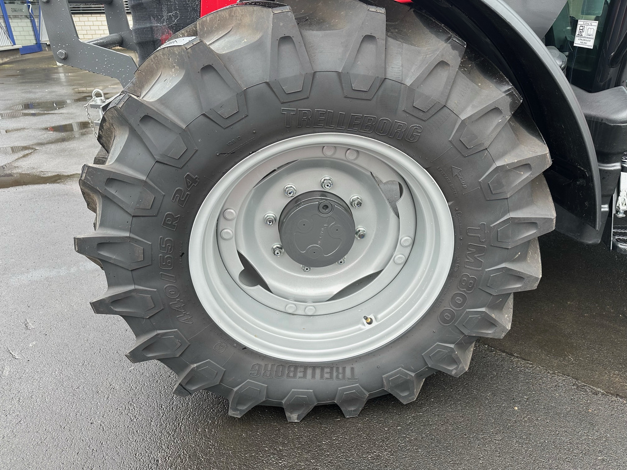 Massey Ferguson 4710 M Cab Essential Dyna 2 - Farm tractor: picture 2 Massey Ferguson 4710 M Cab Essential Dyna 2 - Farm tractor: picture 2