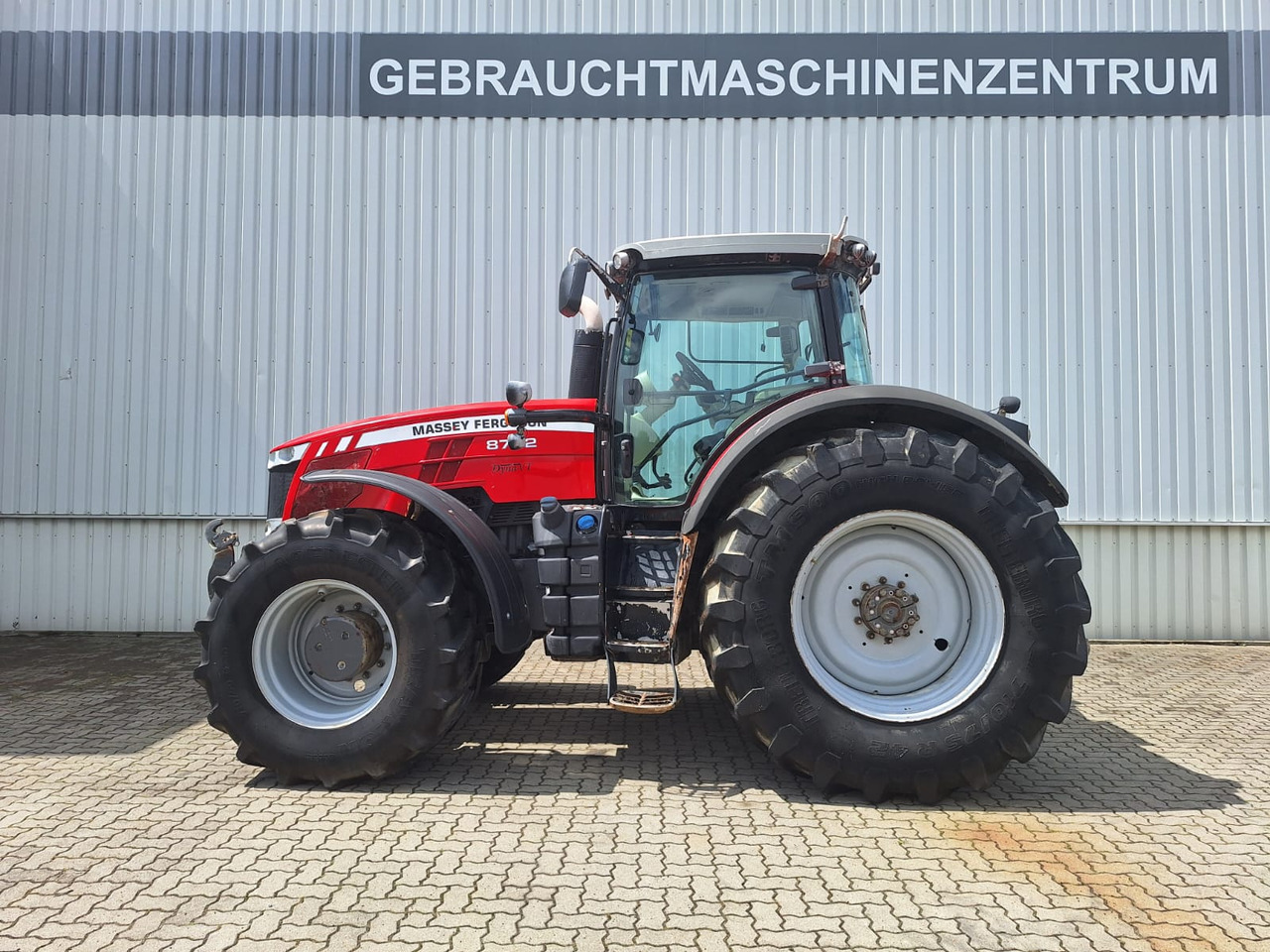 Massey Ferguson 8732 DVT EX - Farm tractor: picture 1 Massey Ferguson 8732 DVT EX - Farm tractor: picture 1