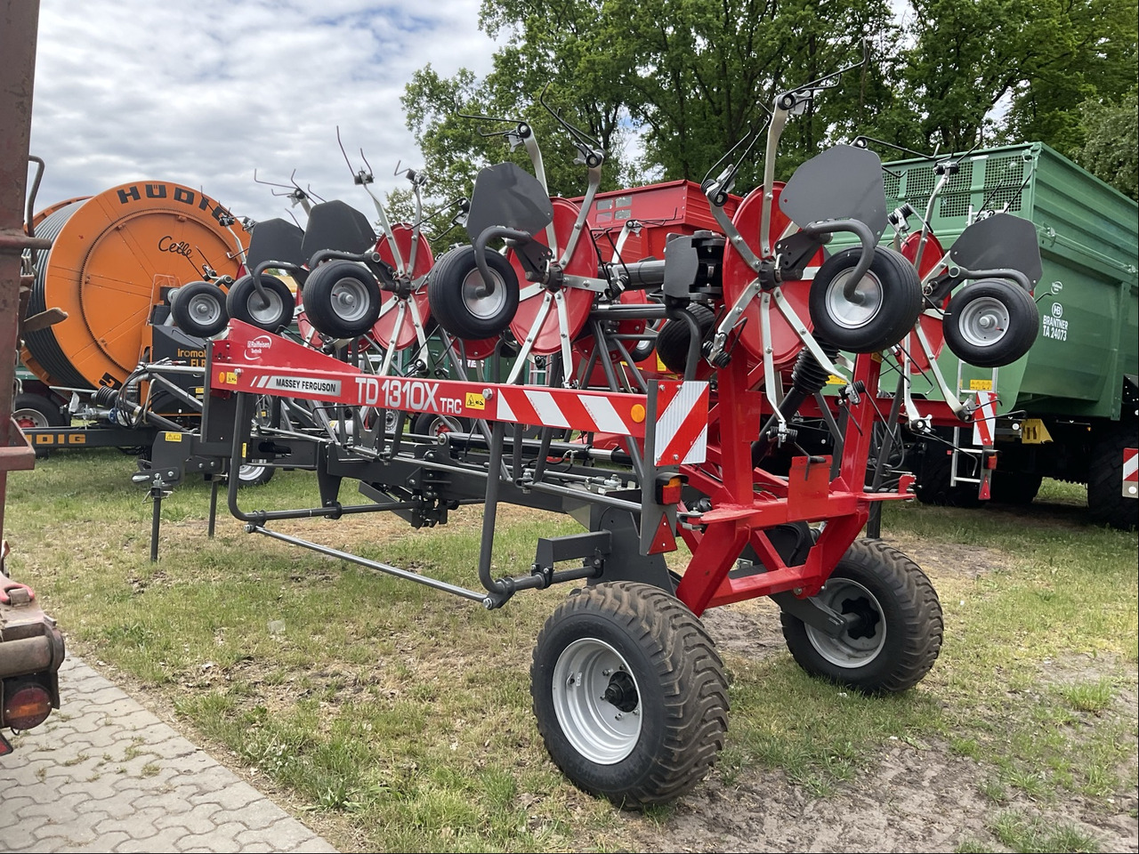 Massey Ferguson TD 1310X TRC - Tedder/ Rake: picture 1 Massey Ferguson TD 1310X TRC - Tedder/ Rake: picture 1