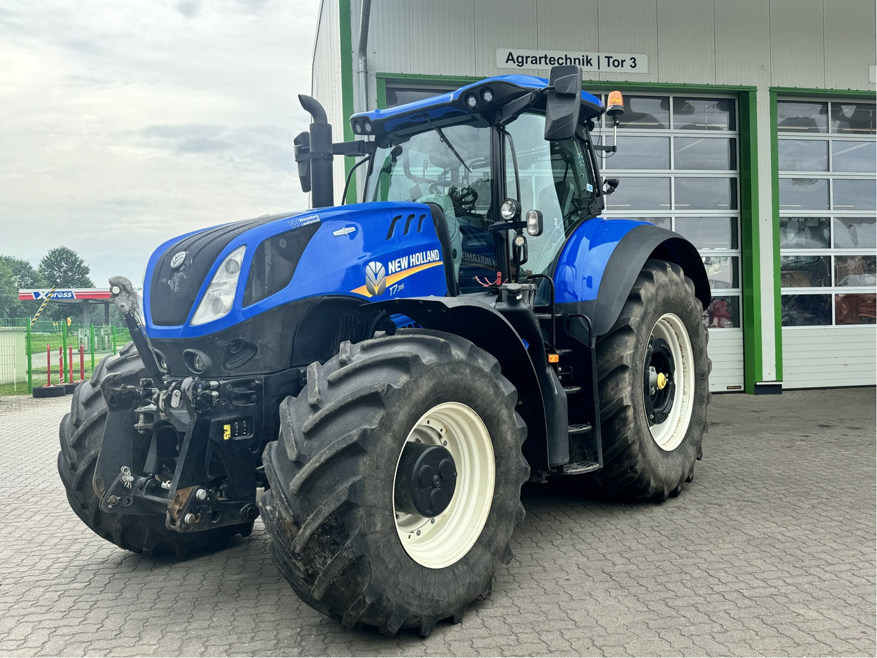 New Holland T7.315 - Farm tractor: picture 1 New Holland T7.315 - Farm tractor: picture 1