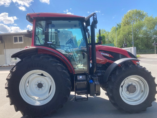 Valtra A105 MH4 - Farm tractor: picture 5 Valtra A105 MH4 - Farm tractor: picture 5