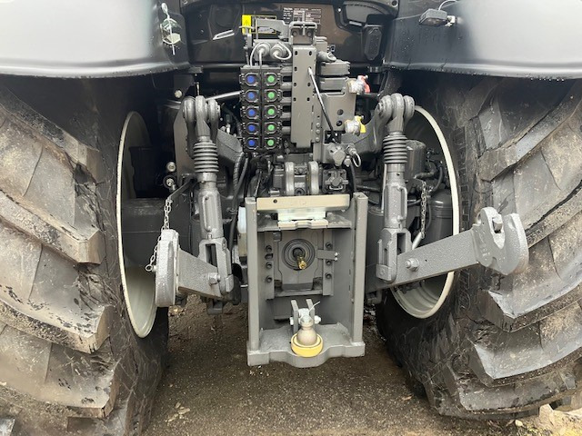 Valtra T235 V 2A1 - Farm tractor: picture 5 Valtra T235 V 2A1 - Farm tractor: picture 5