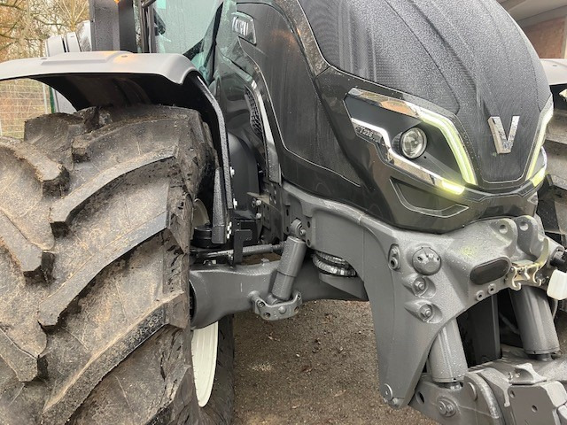 Valtra T235 V 2A1 - Farm tractor: picture 3 Valtra T235 V 2A1 - Farm tractor: picture 3