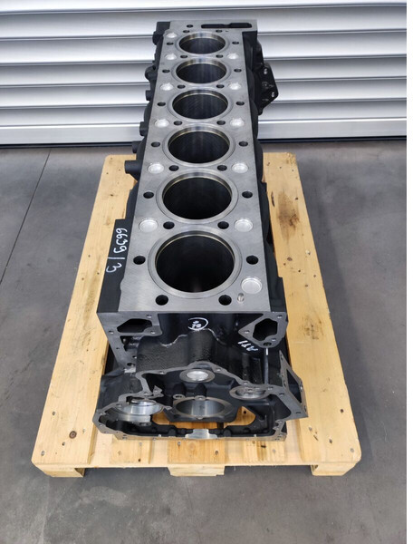 MAN D2676 Euro 6 - Crankcase for Truck: picture 3 MAN D2676 Euro 6 - Crankcase for Truck: picture 3
