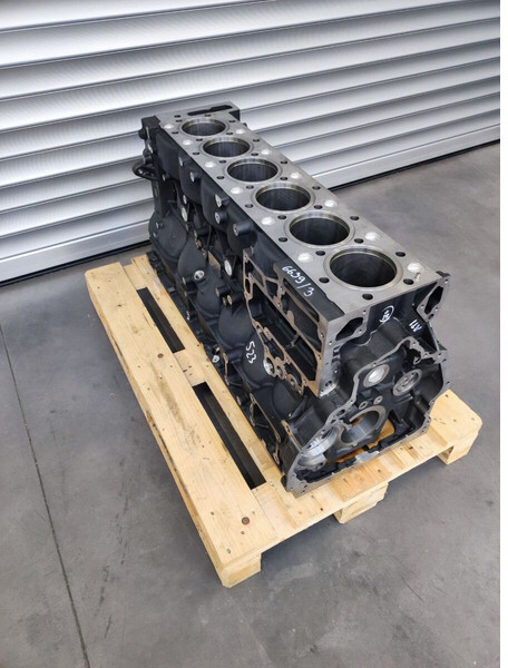 MAN D2676 Euro 6 - Crankcase for Truck: picture 5 MAN D2676 Euro 6 - Crankcase for Truck: picture 5