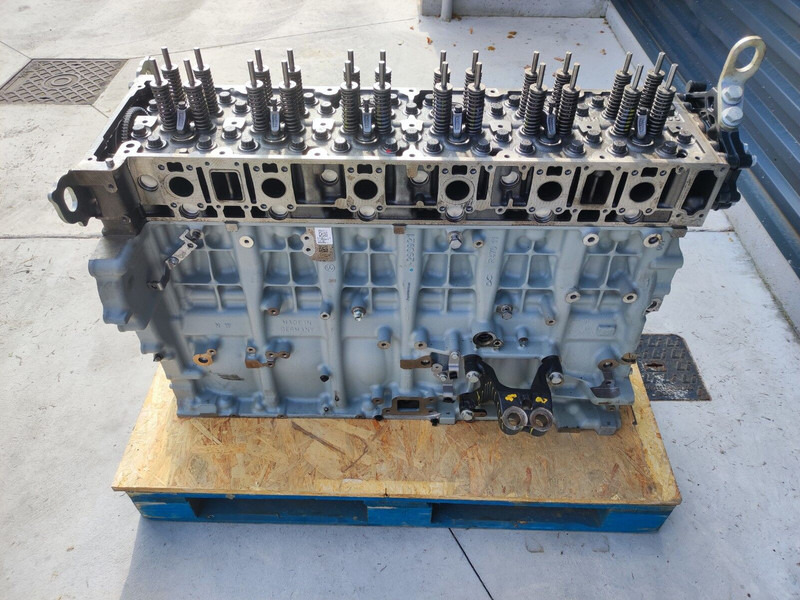 Mercedes-Benz AROCS ACTROS AXOR SETRA - Cylinder block for Truck: picture 2 Mercedes-Benz AROCS ACTROS AXOR SETRA - Cylinder block for Truck: picture 2