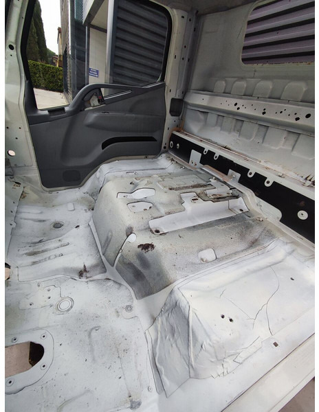 Mitsubishi Fuso CANTER S TYPE EURO 5 EURO 6 MODEL - Cab and interior for Truck: picture 4 Mitsubishi Fuso CANTER S TYPE EURO 5 EURO 6 MODEL - Cab and interior for Truck: picture 4