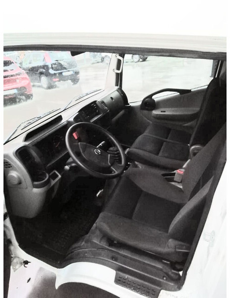 Nissan NT 400 - Cab and interior for Truck: picture 3 Nissan NT 400 - Cab and interior for Truck: picture 3