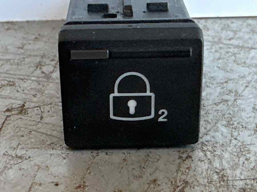 MAN SWITCH 81.25503-0363/6942 - Electrical system for Truck: picture 1 MAN SWITCH 81.25503-0363/6942 - Electrical system for Truck: picture 1