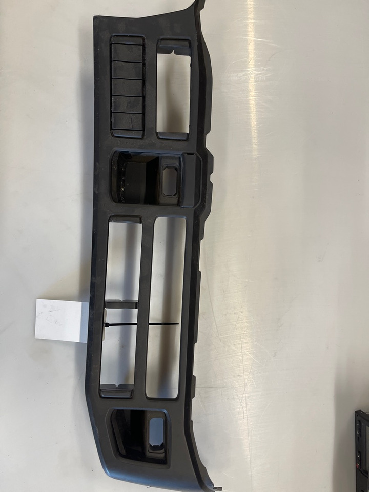 SCANIA PANEL 2084604 - Cab and interior for Truck: picture 2 SCANIA PANEL 2084604 - Cab and interior for Truck: picture 2