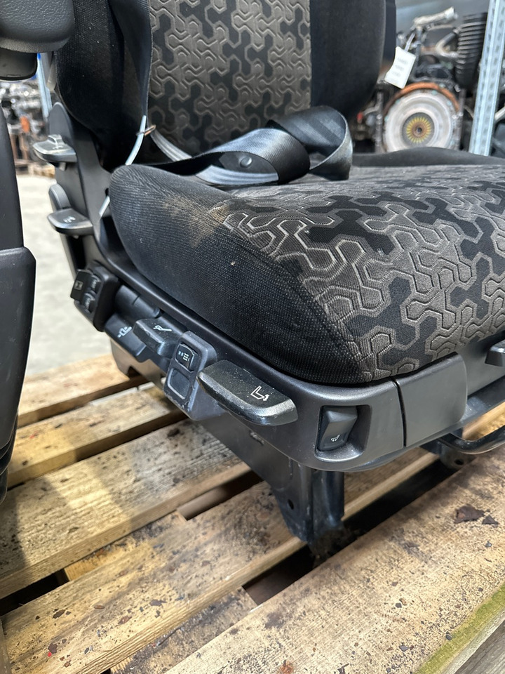 SCANIA PASSENGER SEAT NGR - Cab and interior for Truck: picture 3 SCANIA PASSENGER SEAT NGR - Cab and interior for Truck: picture 3