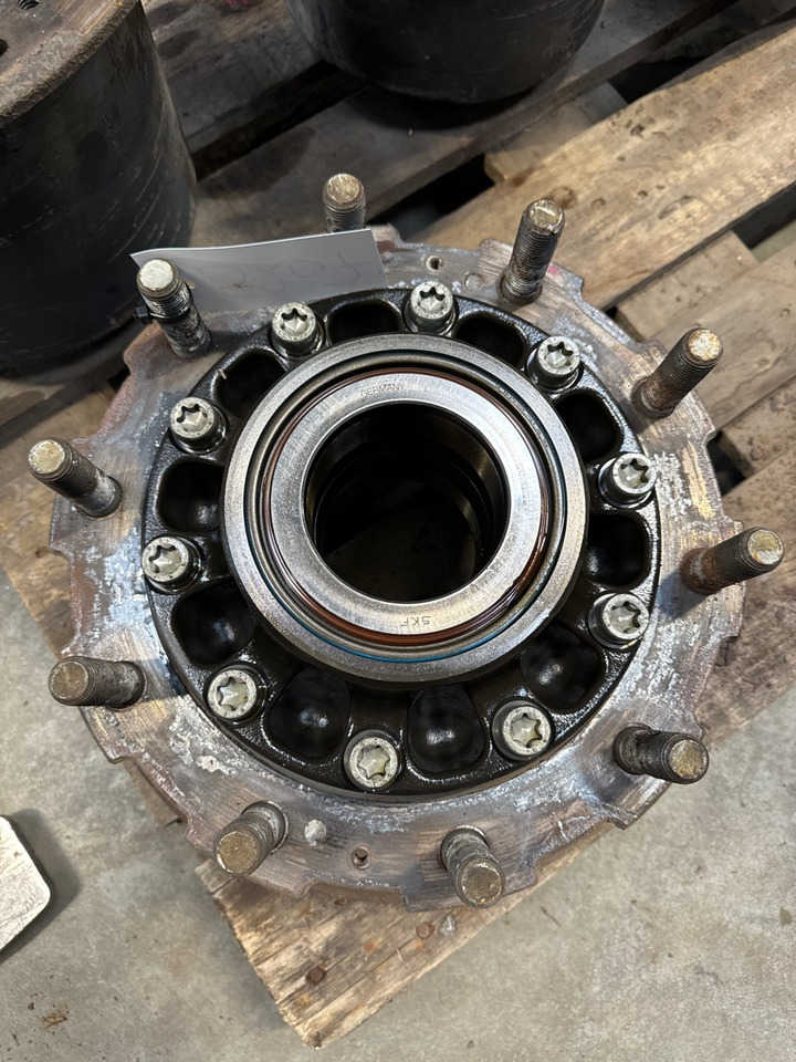 SCANIA REAR HUB // 1946274 - Wheel hub for Truck: picture 2 SCANIA REAR HUB // 1946274 - Wheel hub for Truck: picture 2