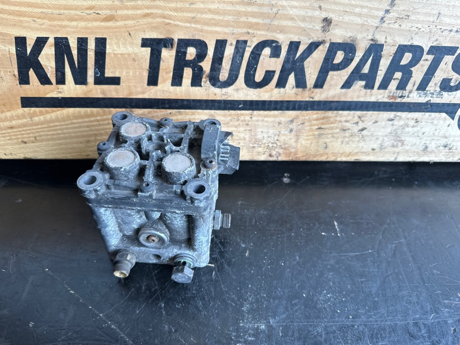 SCANIA V107 VALVE BLOCK 1744084 - Brake valve for Truck: picture 1 SCANIA V107 VALVE BLOCK 1744084 - Brake valve for Truck: picture 1