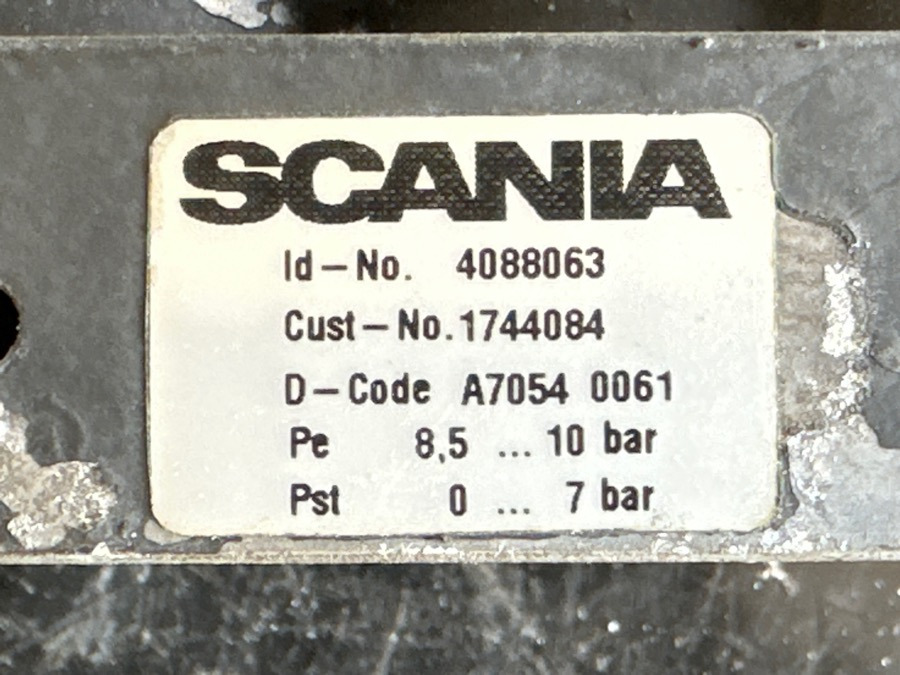 SCANIA V107 VALVE BLOCK 1744084 - Brake valve for Truck: picture 3 SCANIA V107 VALVE BLOCK 1744084 - Brake valve for Truck: picture 3