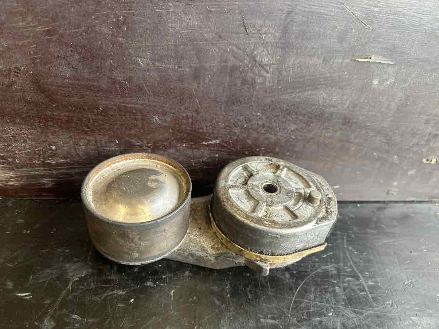 VOLVO BRACKET 21422765 - Frame/ Chassis for Truck: picture 1 VOLVO BRACKET 21422765 - Frame/ Chassis for Truck: picture 1