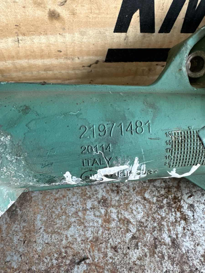 VOLVO COOLING PIPE 21971481 - Engine and parts for Truck: picture 2 VOLVO COOLING PIPE 21971481 - Engine and parts for Truck: picture 2