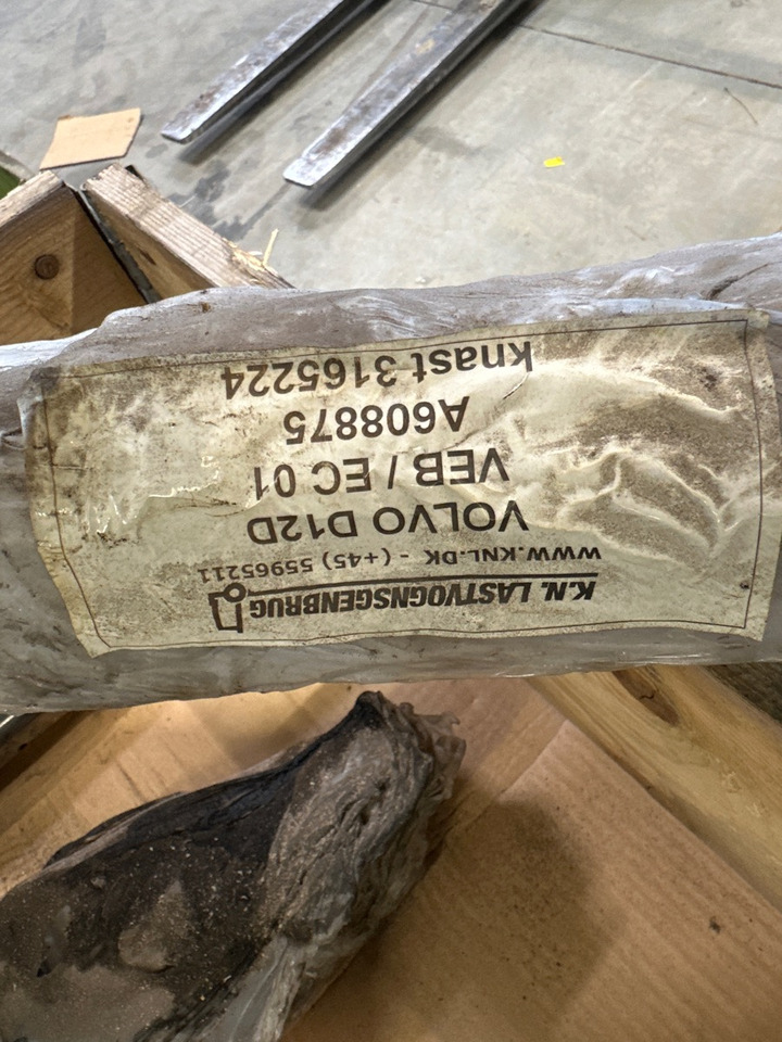 VOLVO D12D CAMSHAFT 3165224 - Camshaft for Truck: picture 2 VOLVO D12D CAMSHAFT 3165224 - Camshaft for Truck: picture 2