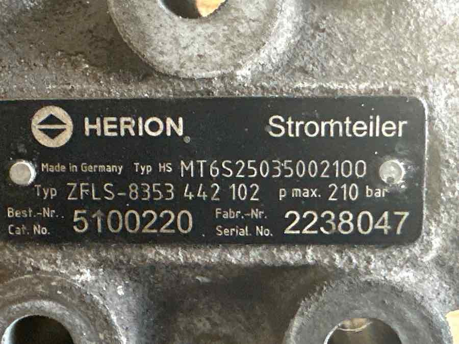 VOLVO STEERING VALVE 20757513 - Brake valve for Truck: picture 3 VOLVO STEERING VALVE 20757513 - Brake valve for Truck: picture 3