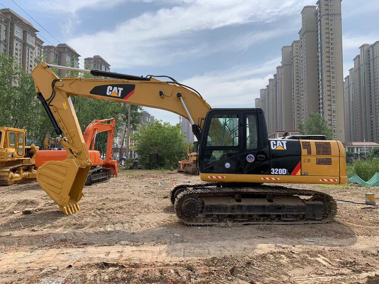 CATERPILLAR 320DL - Crawler excavator: picture 1 CATERPILLAR 320DL - Crawler excavator: picture 1