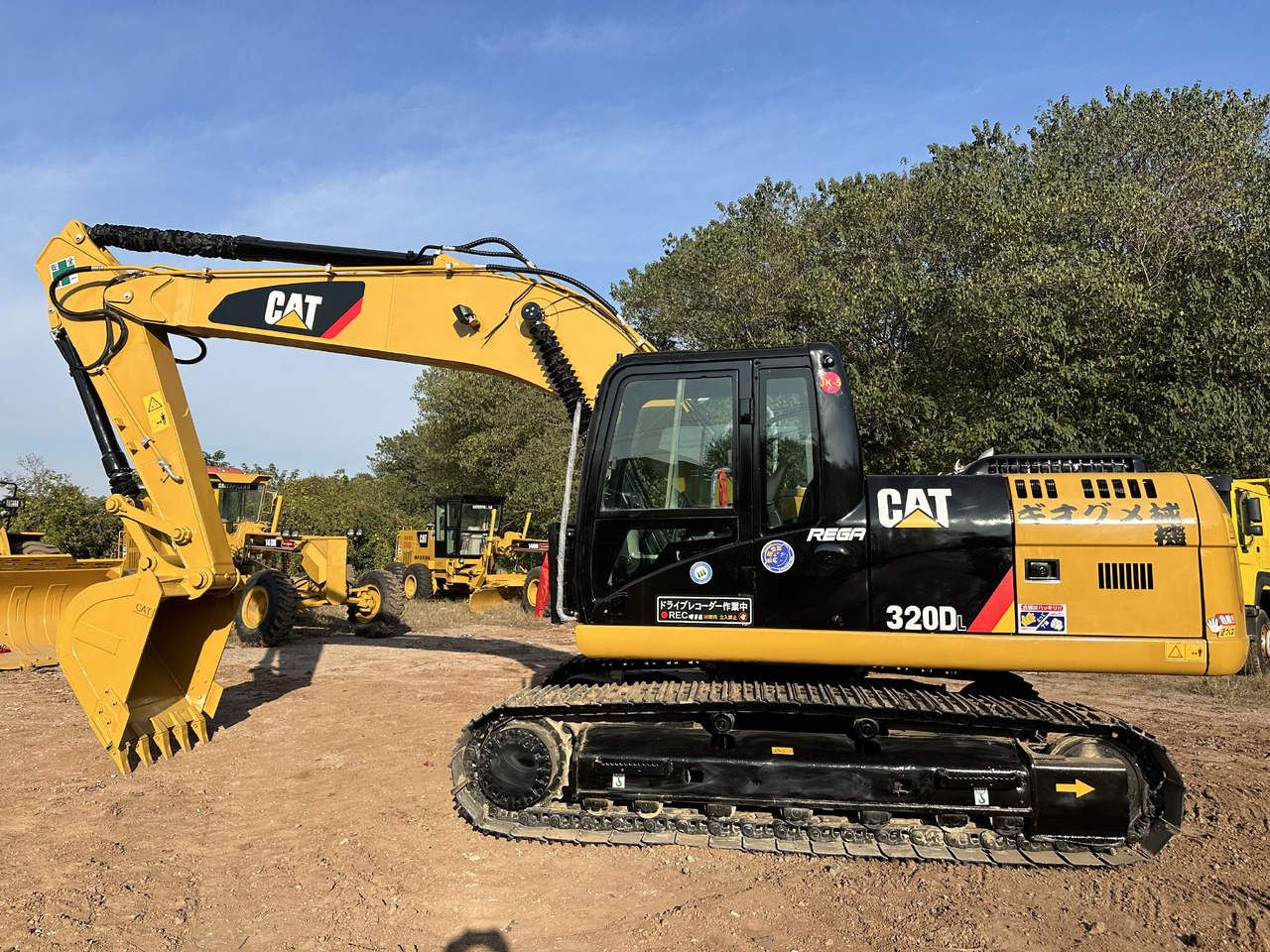 CATERPILLAR 320DL - Crawler excavator: picture 2 CATERPILLAR 320DL - Crawler excavator: picture 2