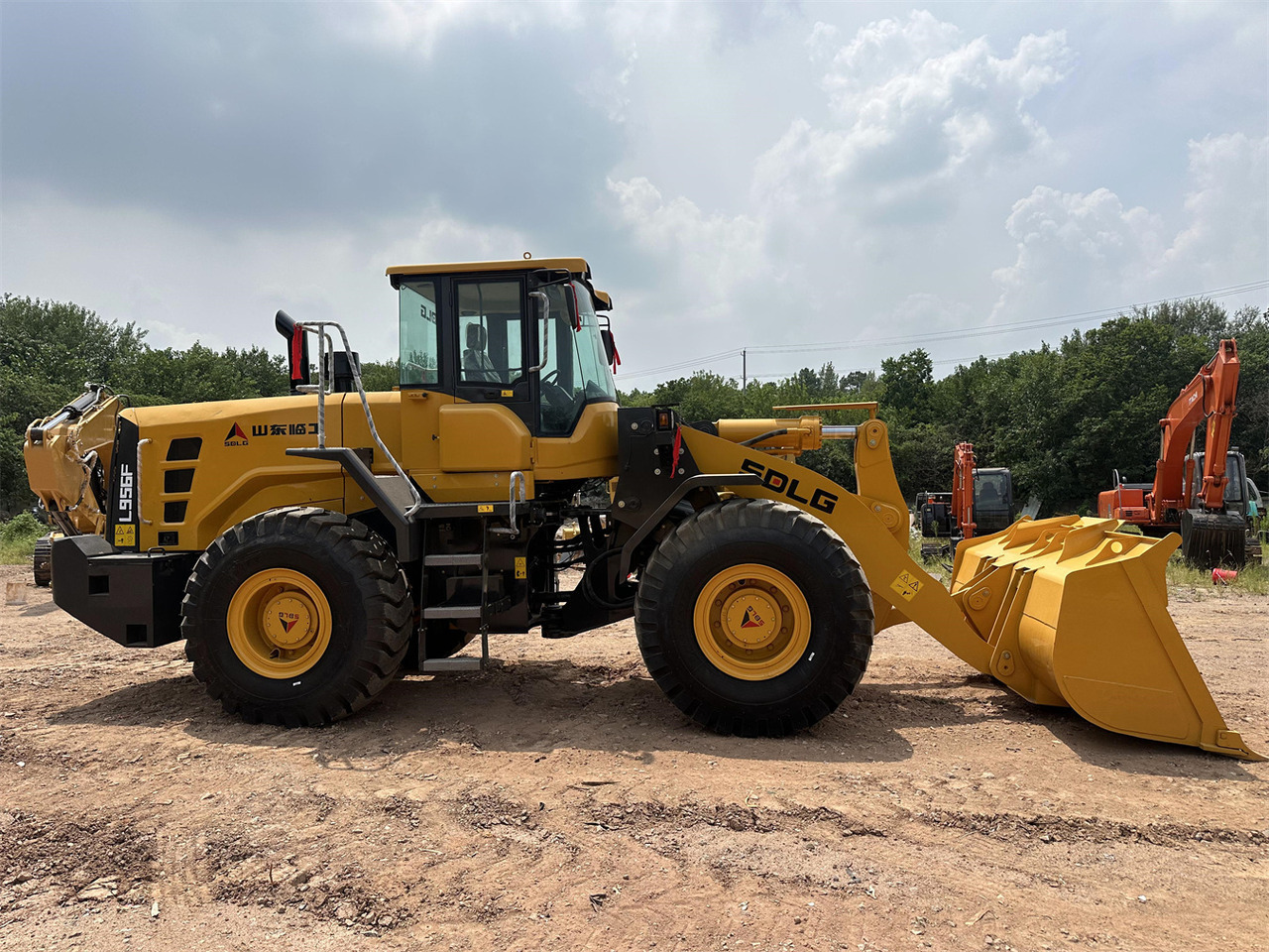 SDLG L956F - Wheel loader: picture 2 SDLG L956F - Wheel loader: picture 2